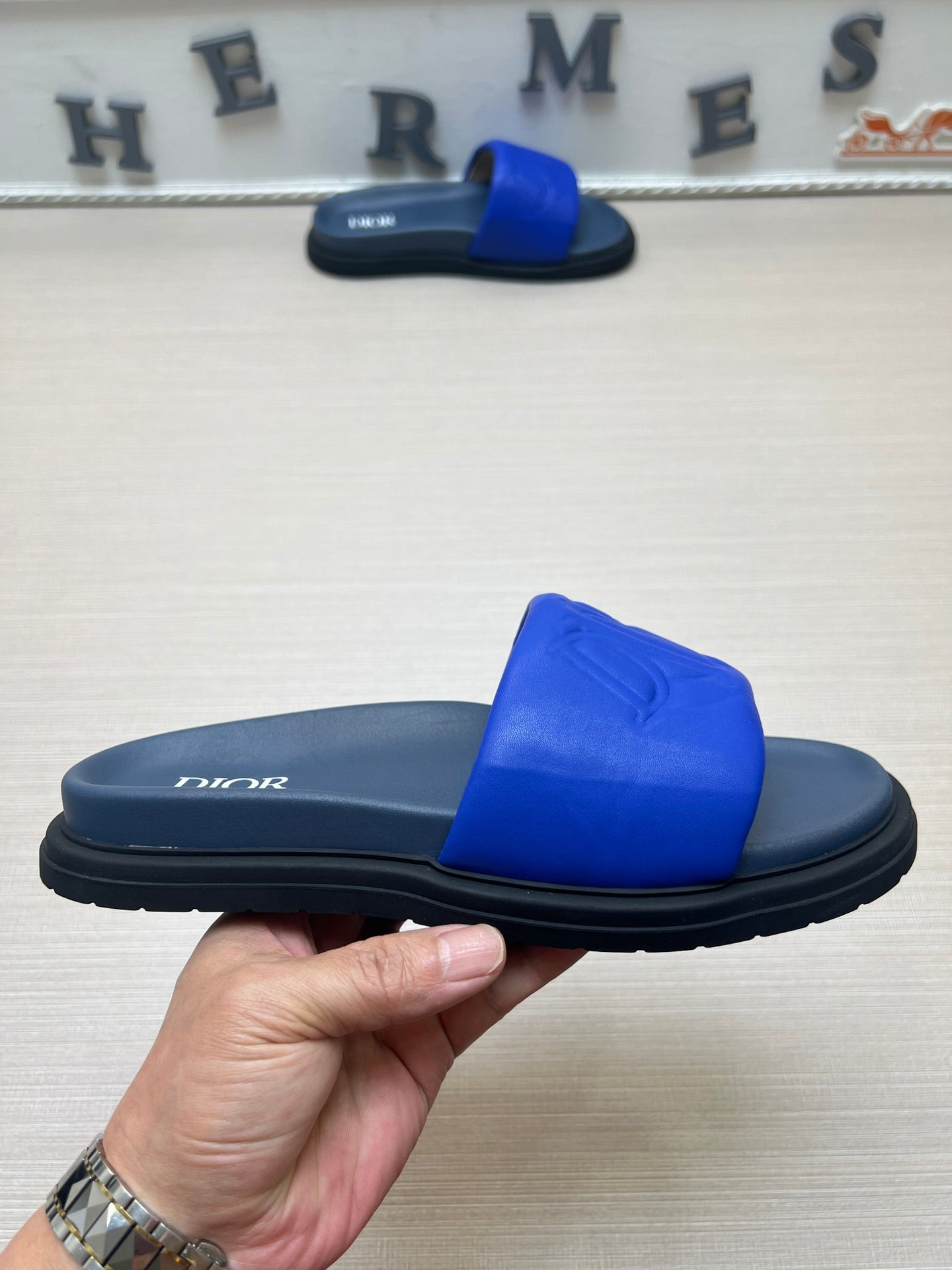 54D167ZDE Stylish leather slippers