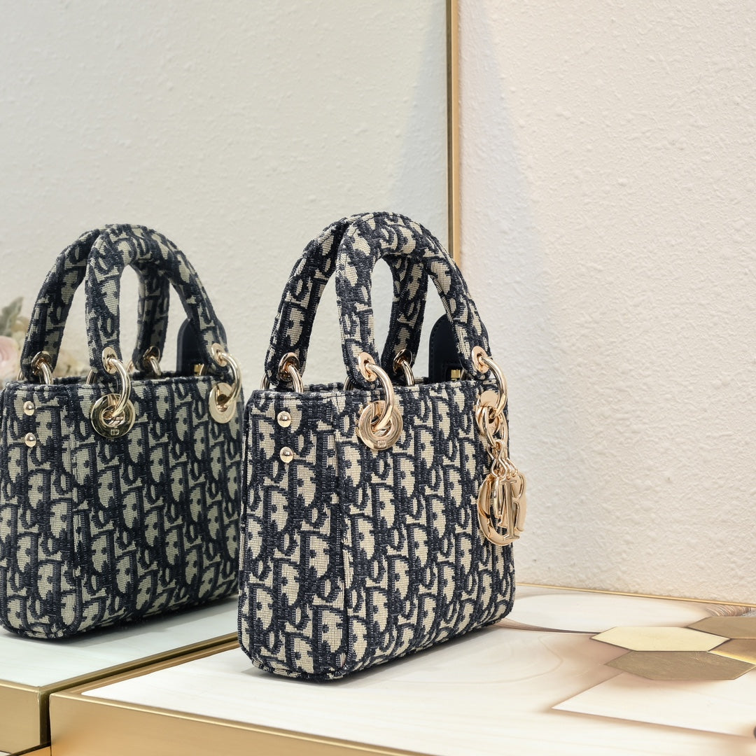 1XD439BDE Stylish embroidery bag