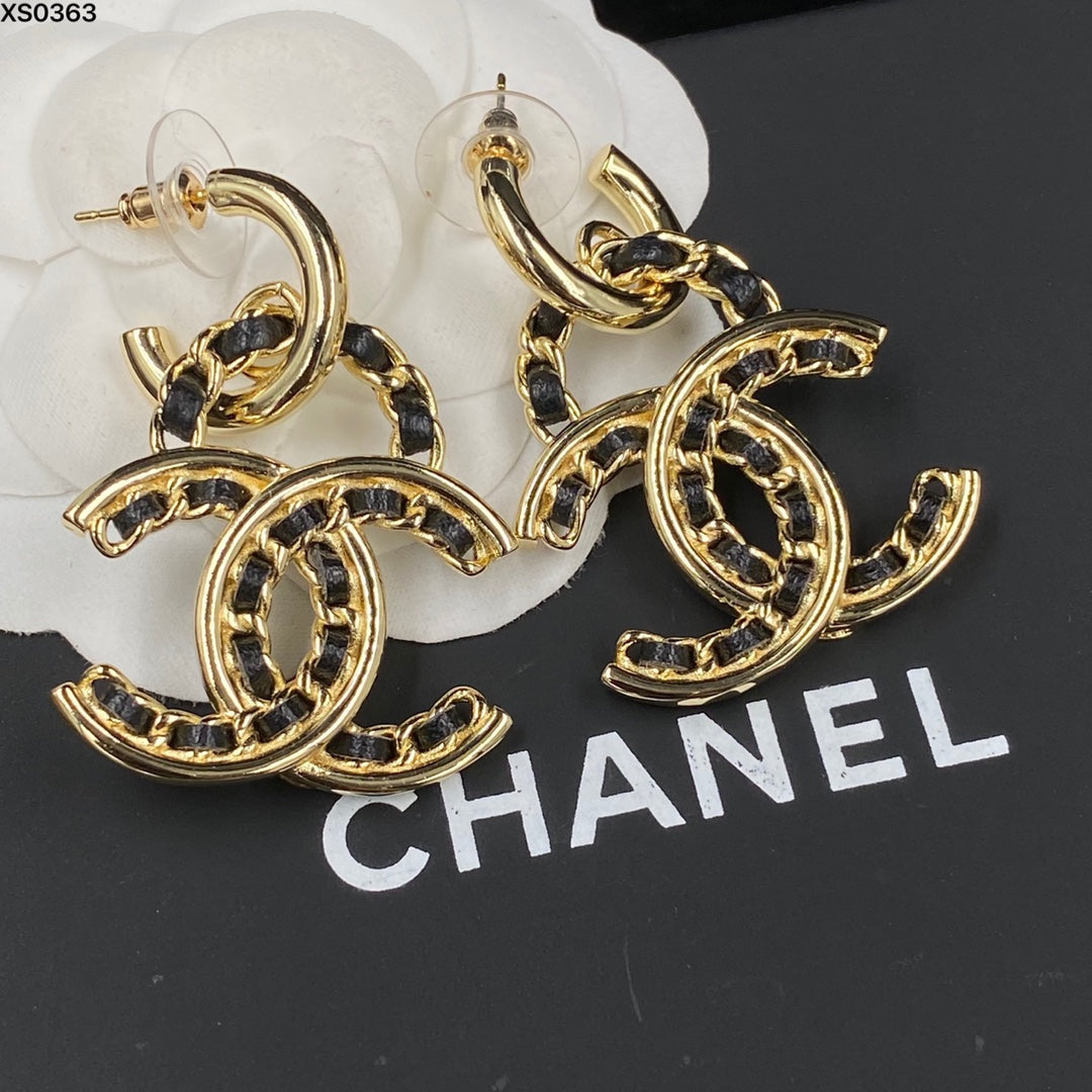 14C486EDE Stylish Earrings
