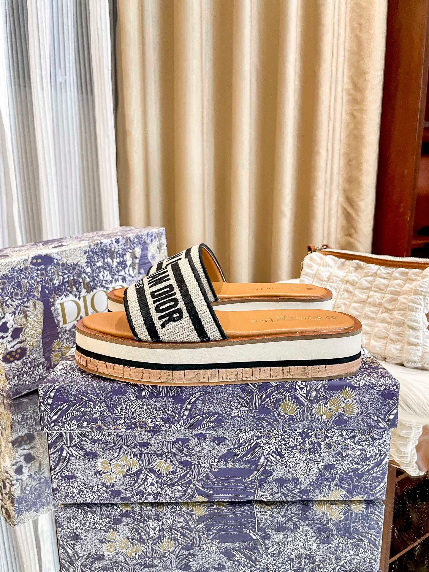 1LD22ZDE Stylish slippers