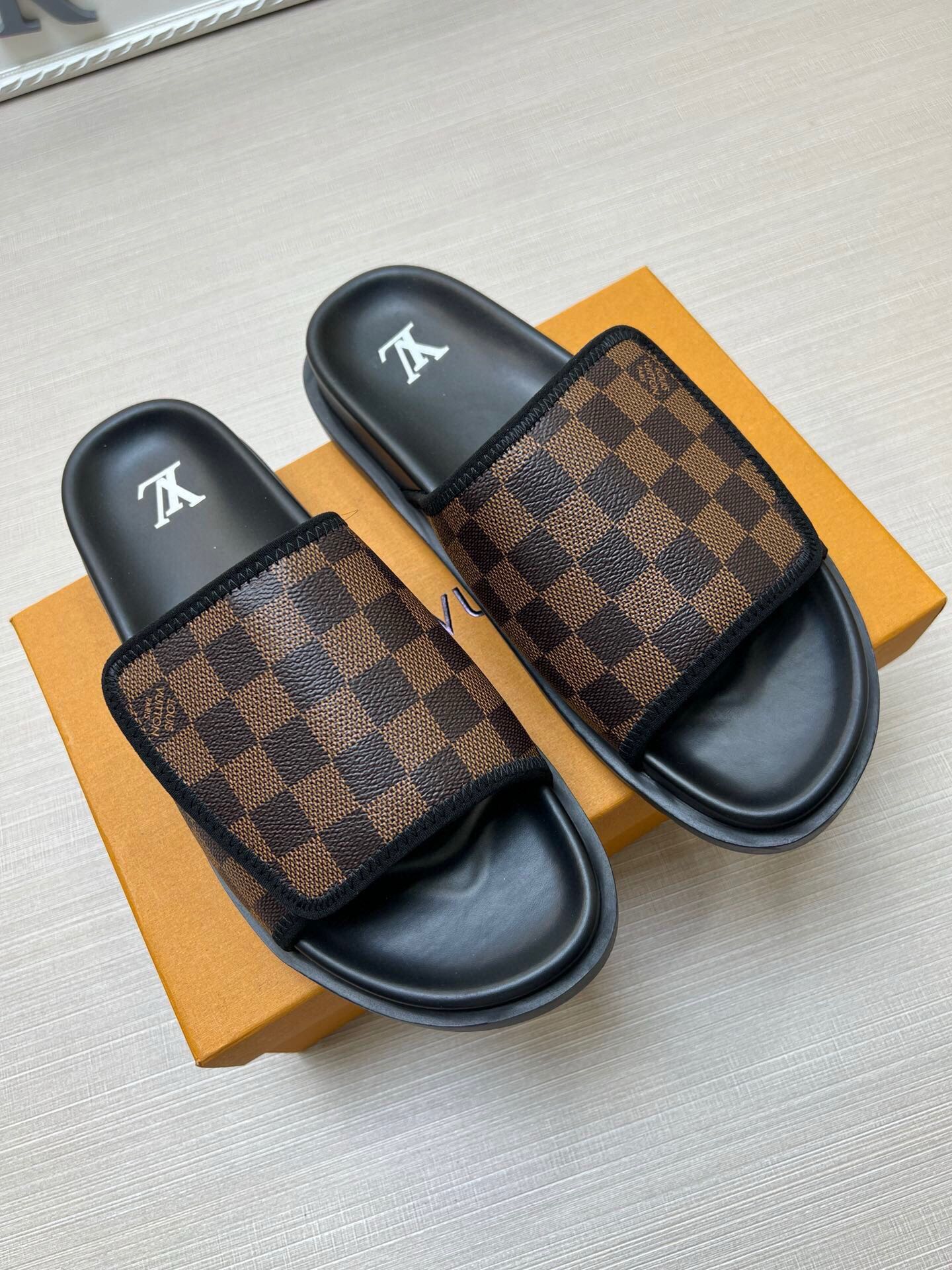 5WE245ZDE Stylish Slippers