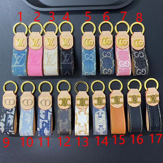 3RE1ADE Stylish key closure