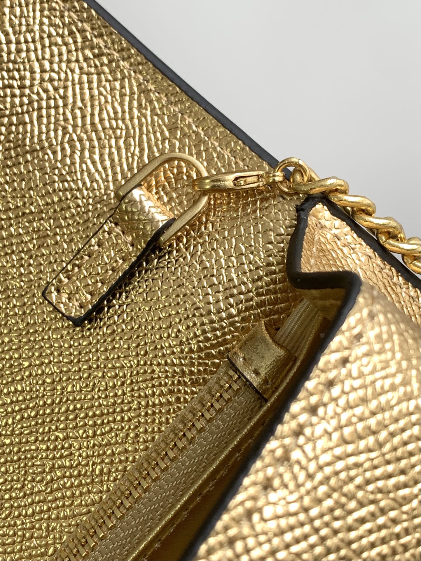 1XVL272BDE Stylish leather bag 