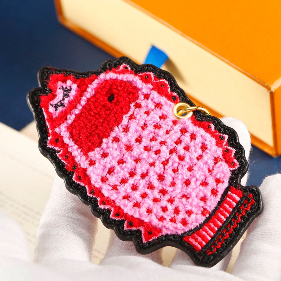 3RE12ADE Stylish key closure