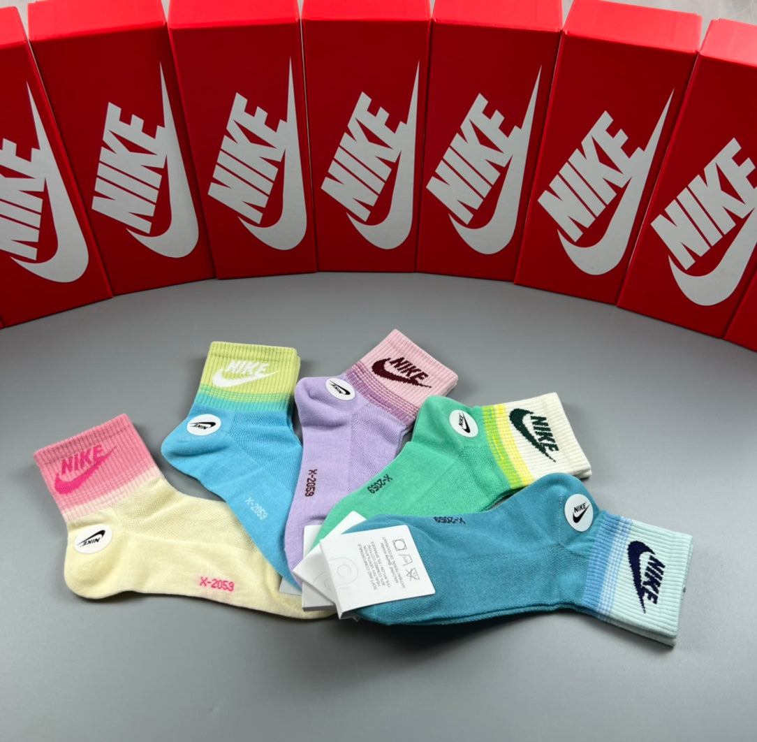 235QA70SDE Stylish socks(5 pairs )