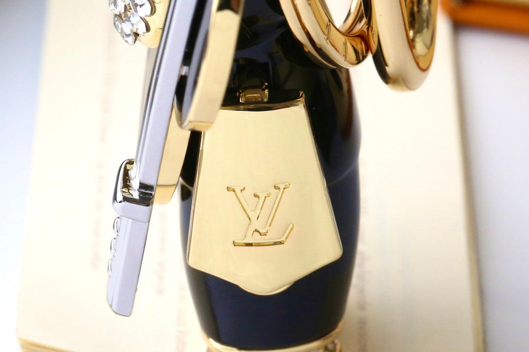 14E66ADE Stylish key closure