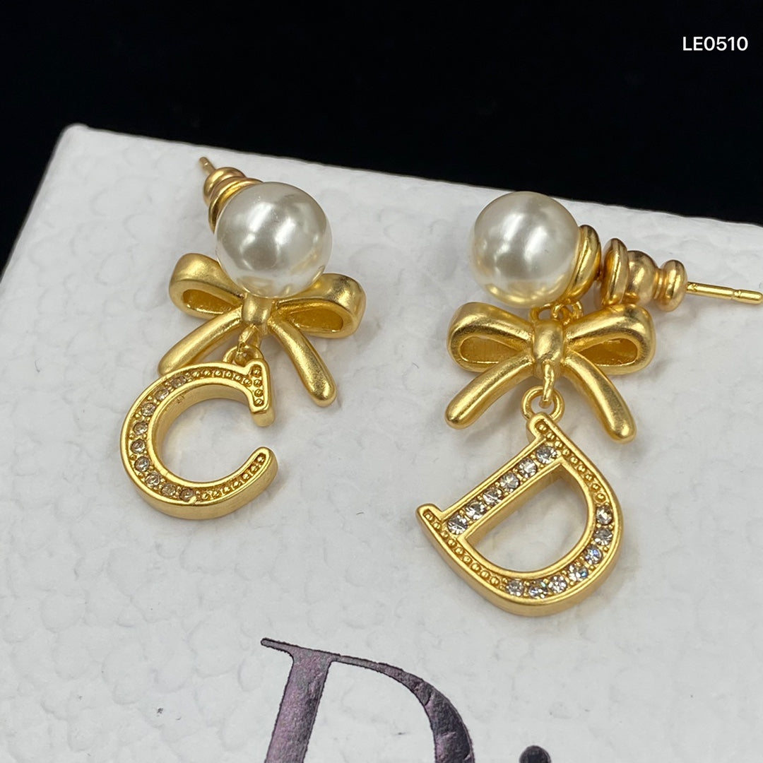 1YD201EDE Stylish Earrings