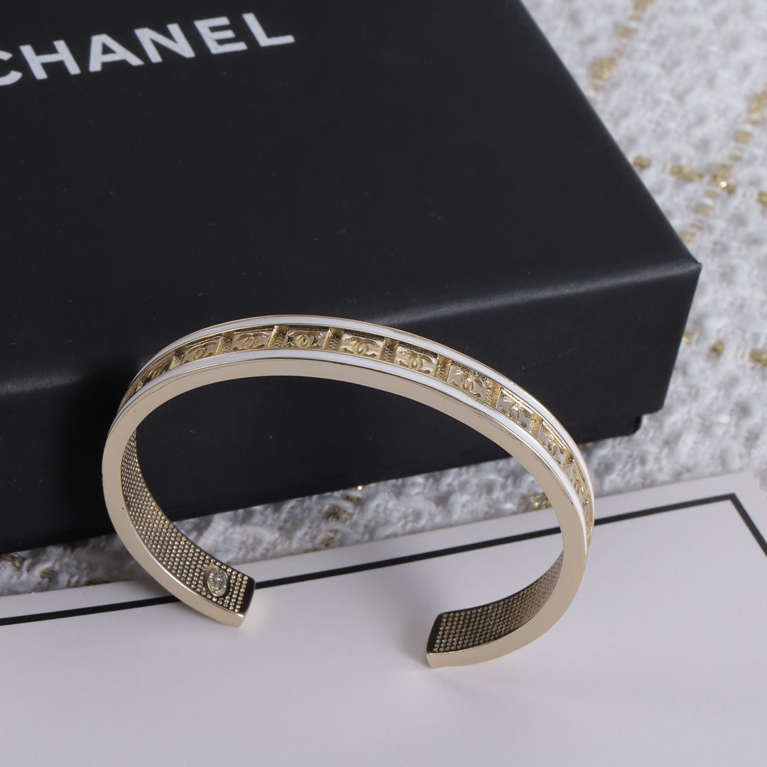 14C315KDE Stylish Bracelets