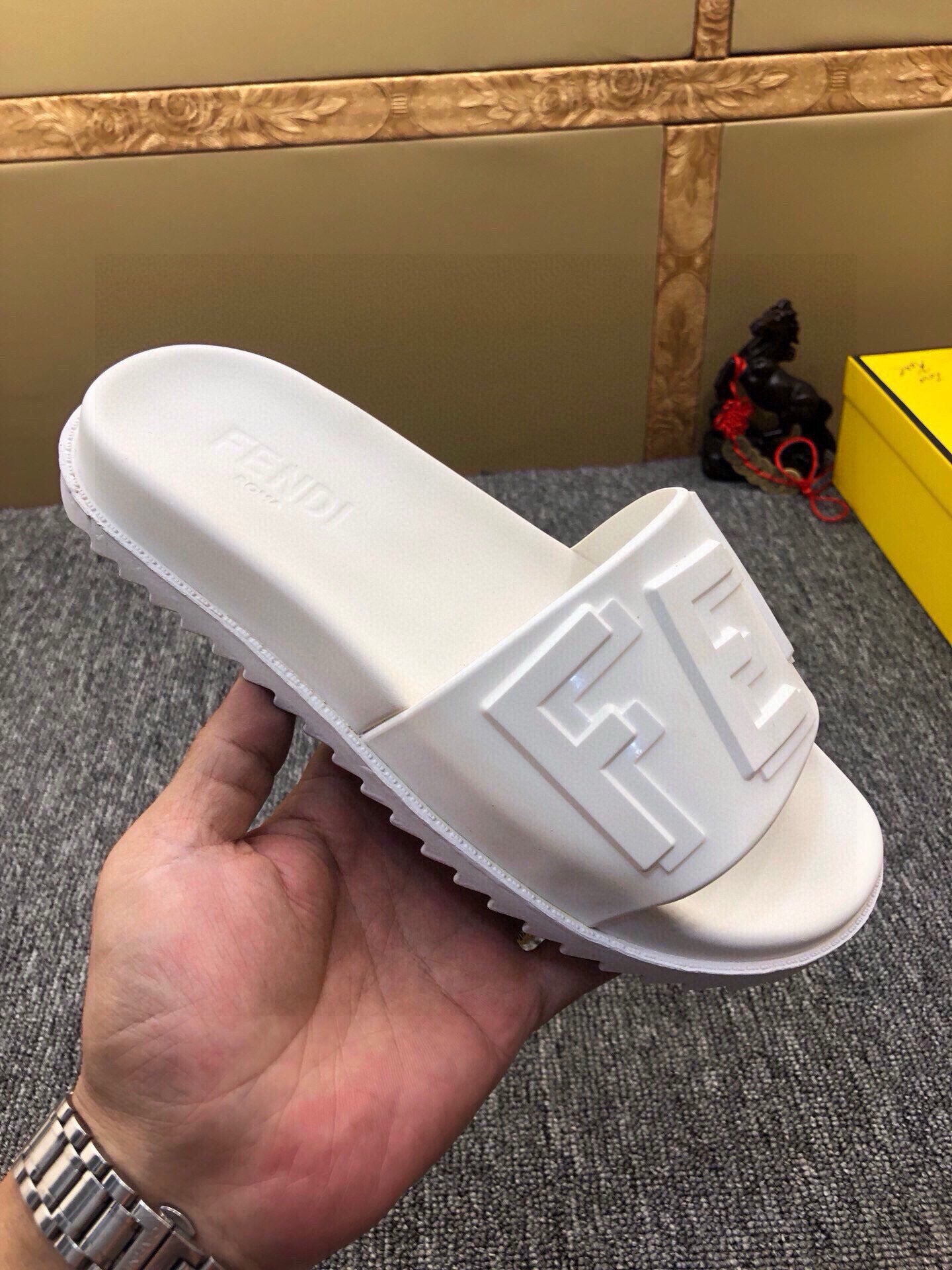 535ZF283ZDE Stylish Slippers