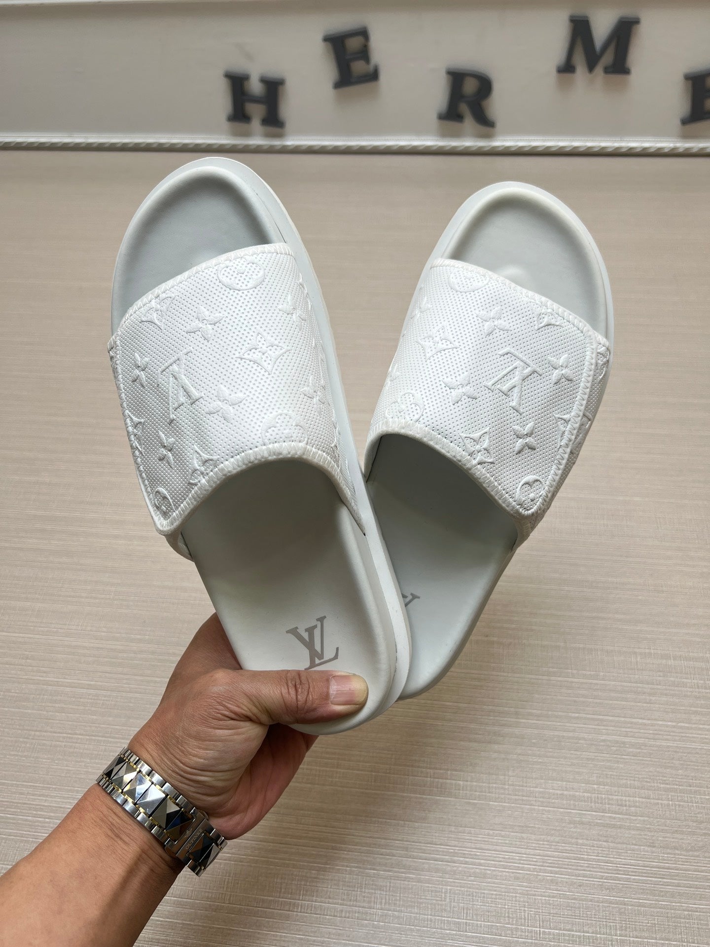 54E112ZDE Stylish slippers