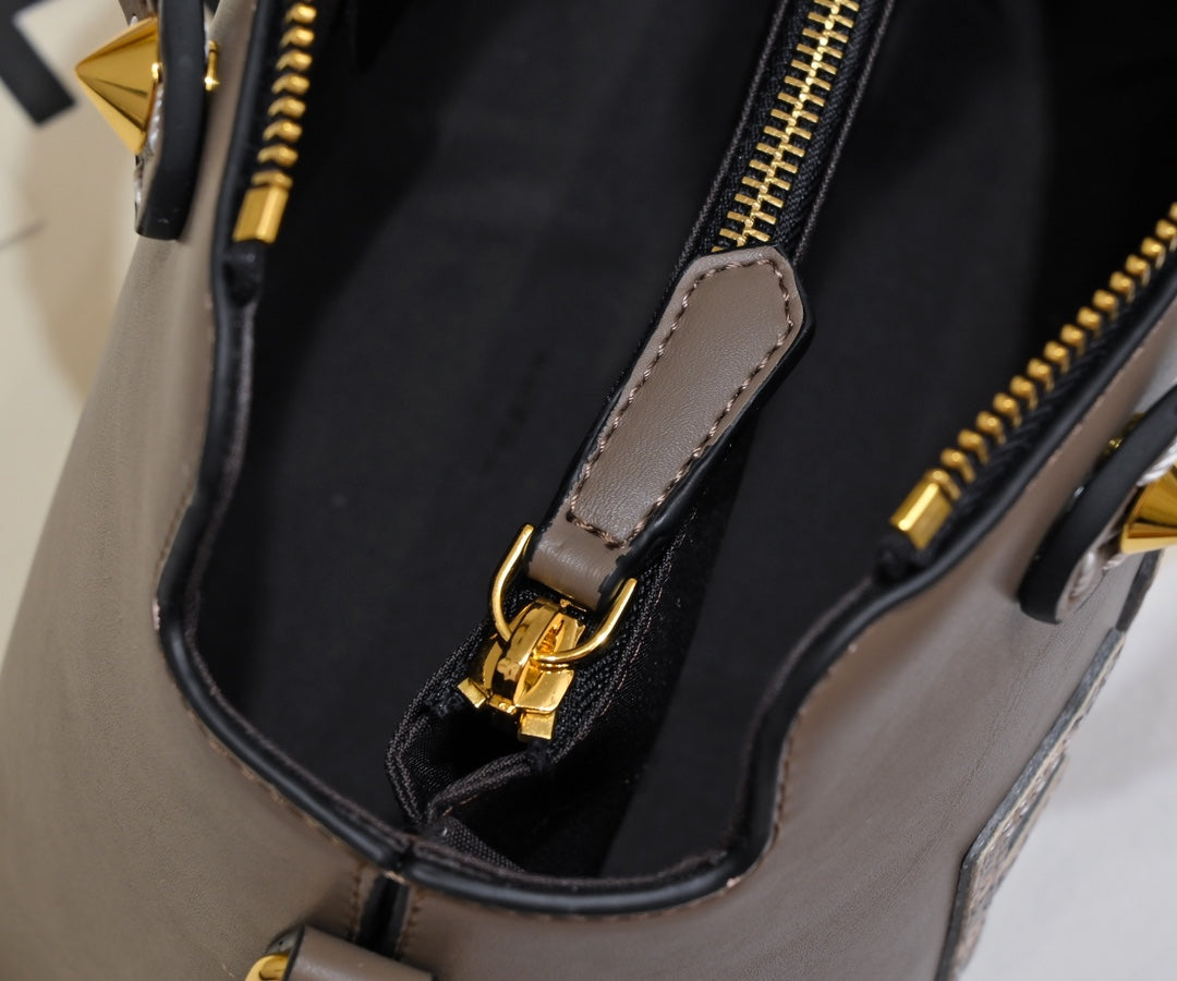 2XF131BDE Stylish leather bag 