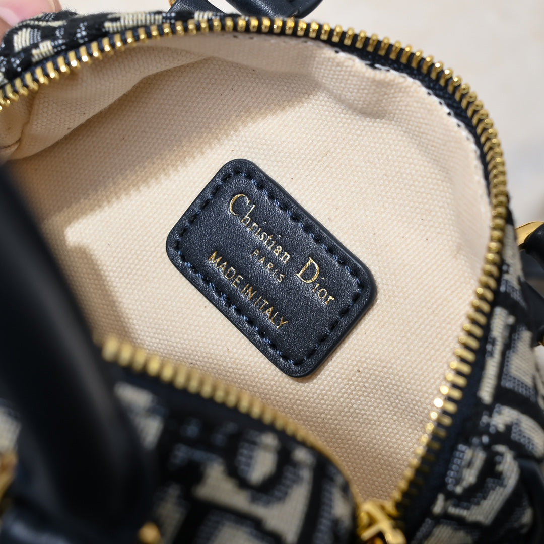 2WD32BDE Stylish leather bag