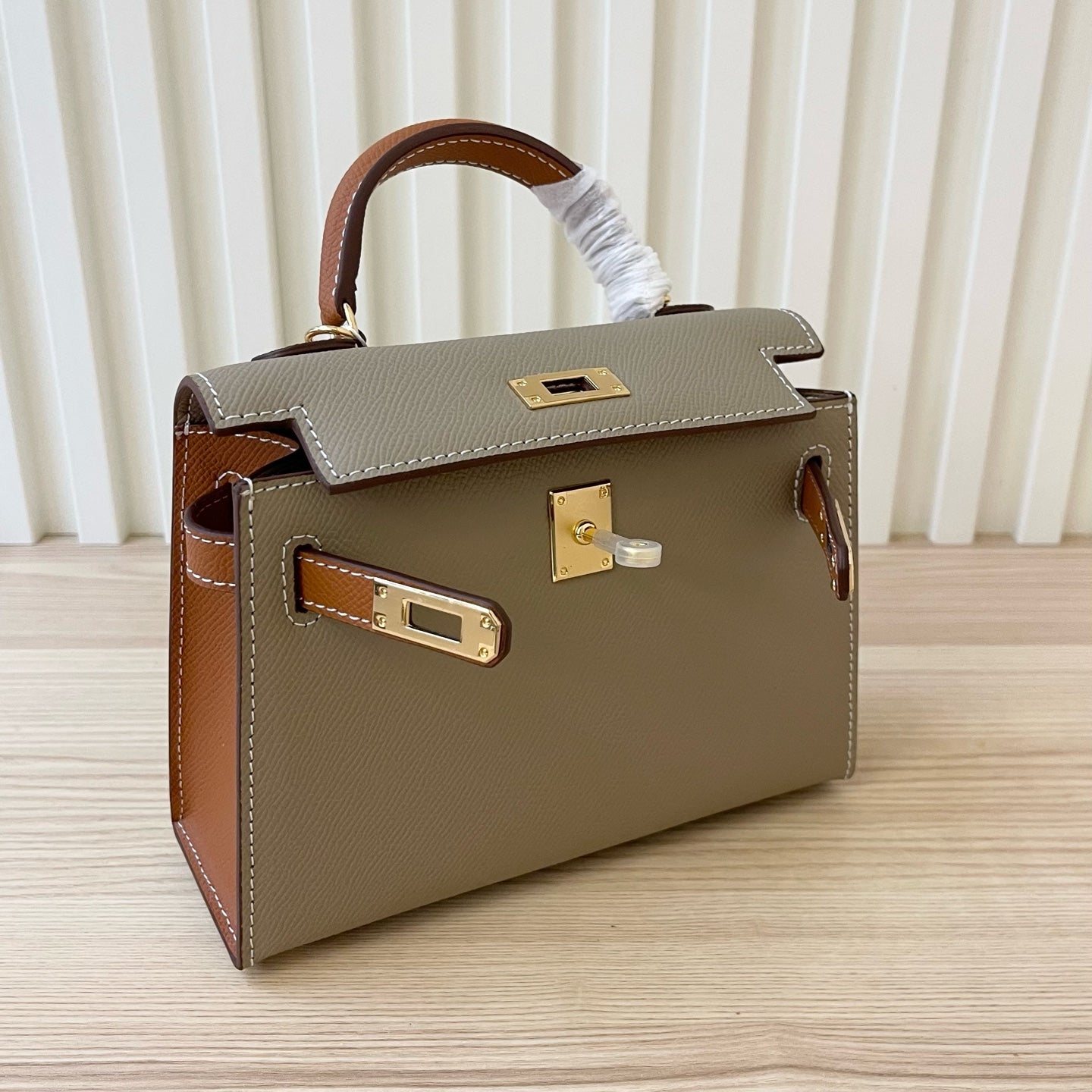 2WH25BDE Stylish leather bag
