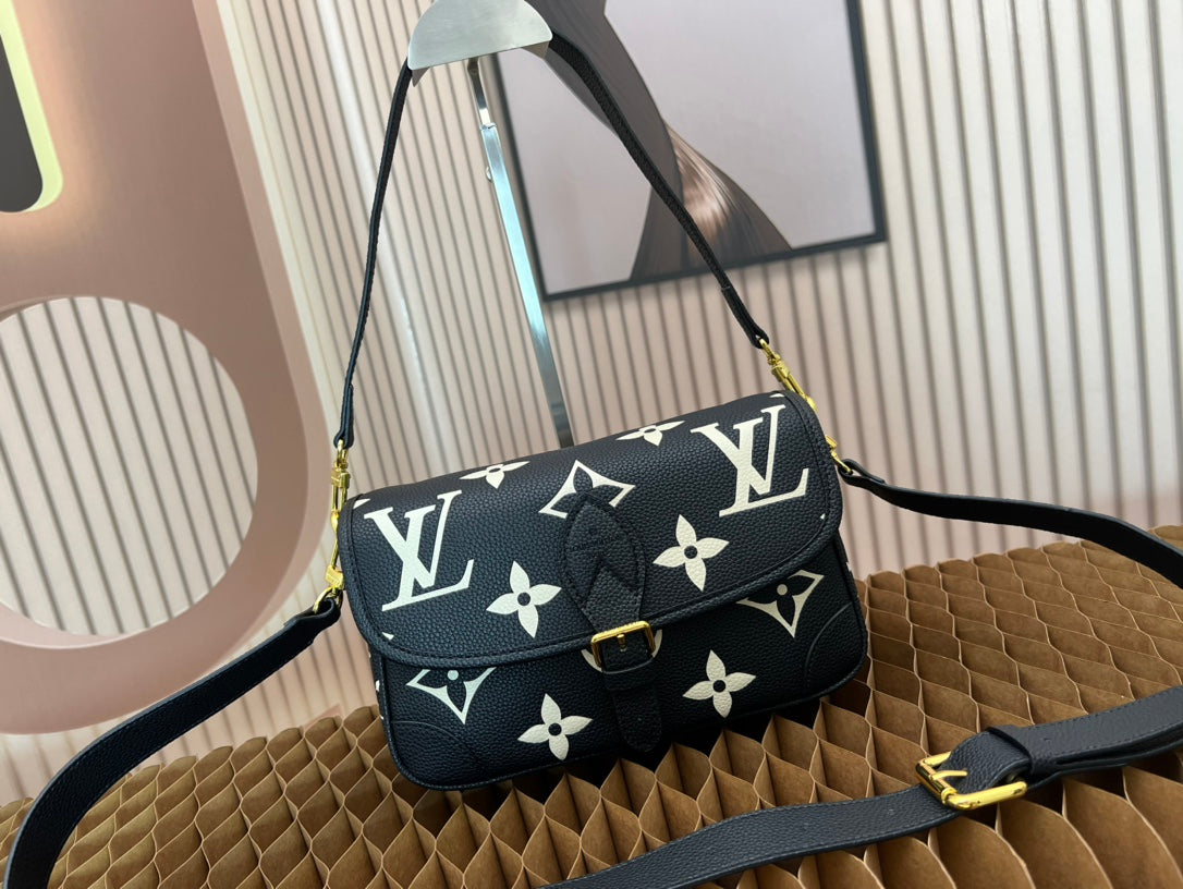 2XE028BDE Stylish leather bag 