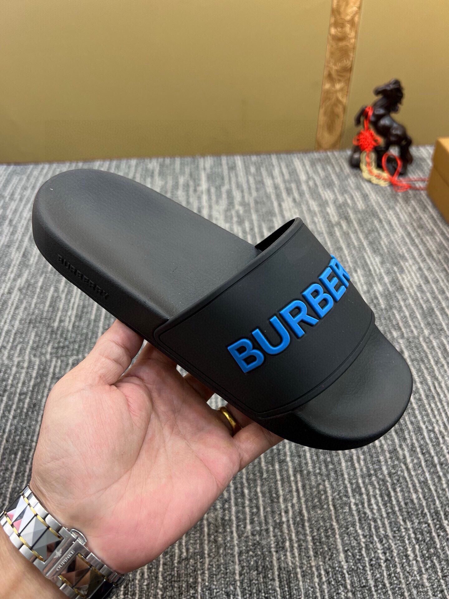 535ZR255ZDE Stylish Slippers