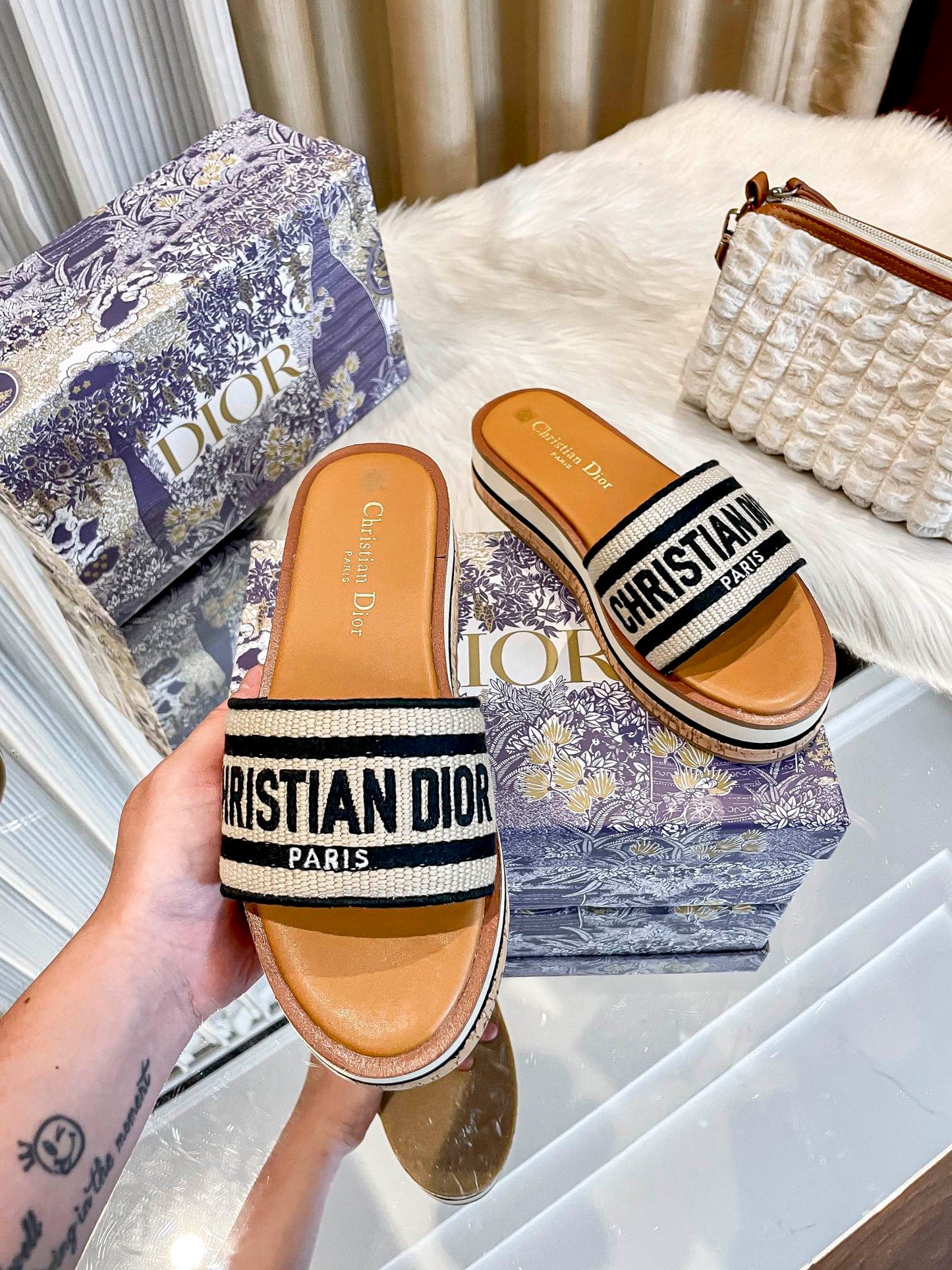 1LD22ZDE Stylish slippers