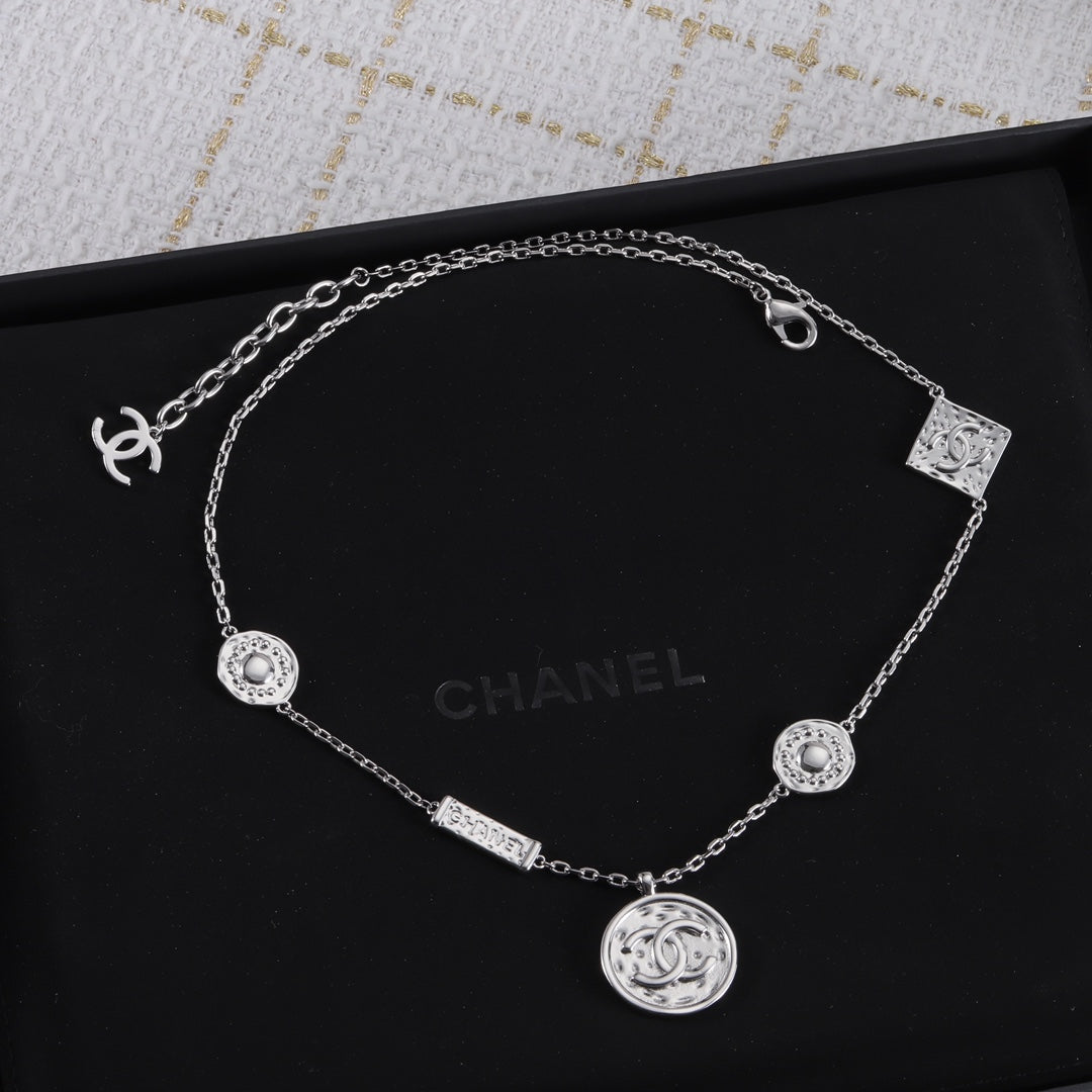 14C689KDE Stylish Necklaces