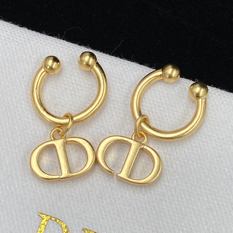 1YD196EDE Stylish Earrings