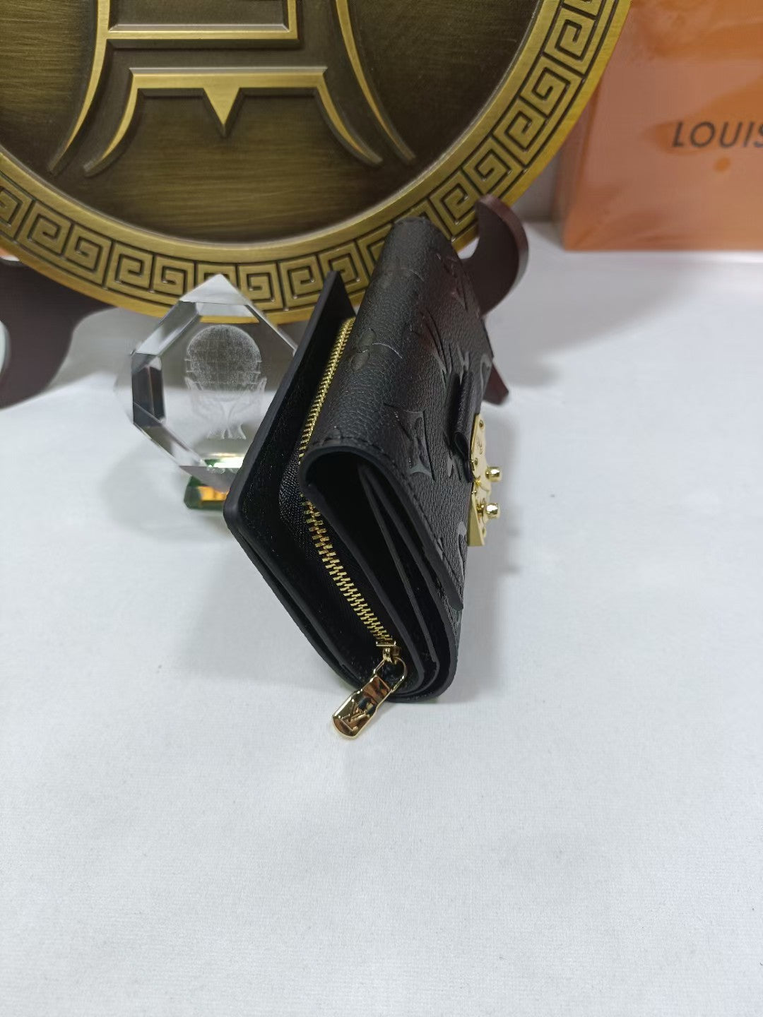 1XB385BDE Stylish leather wallets  ( with boxs)