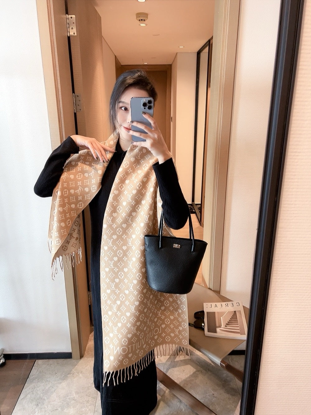 185ZE11WDE Stylish Winter Scarves