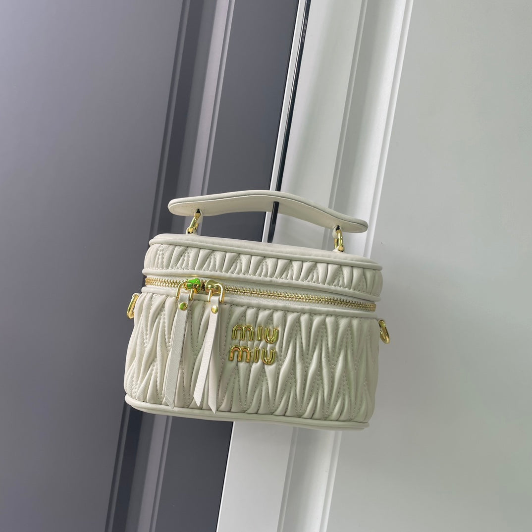 15RA102BDE Stylish leather bag