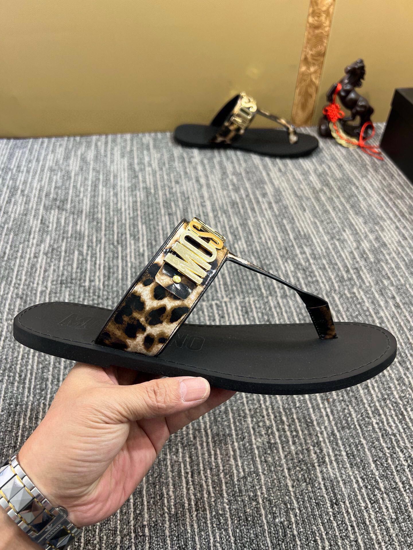 54A118ZDE Stylish slippers