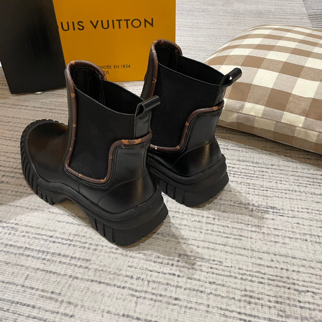 1JE8ZDE Stylish leather boots