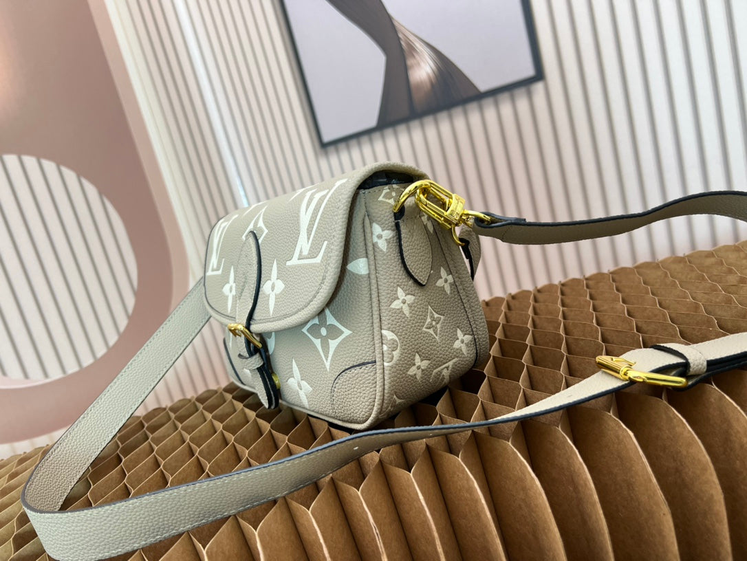 2XE028BDE Stylish leather bag 