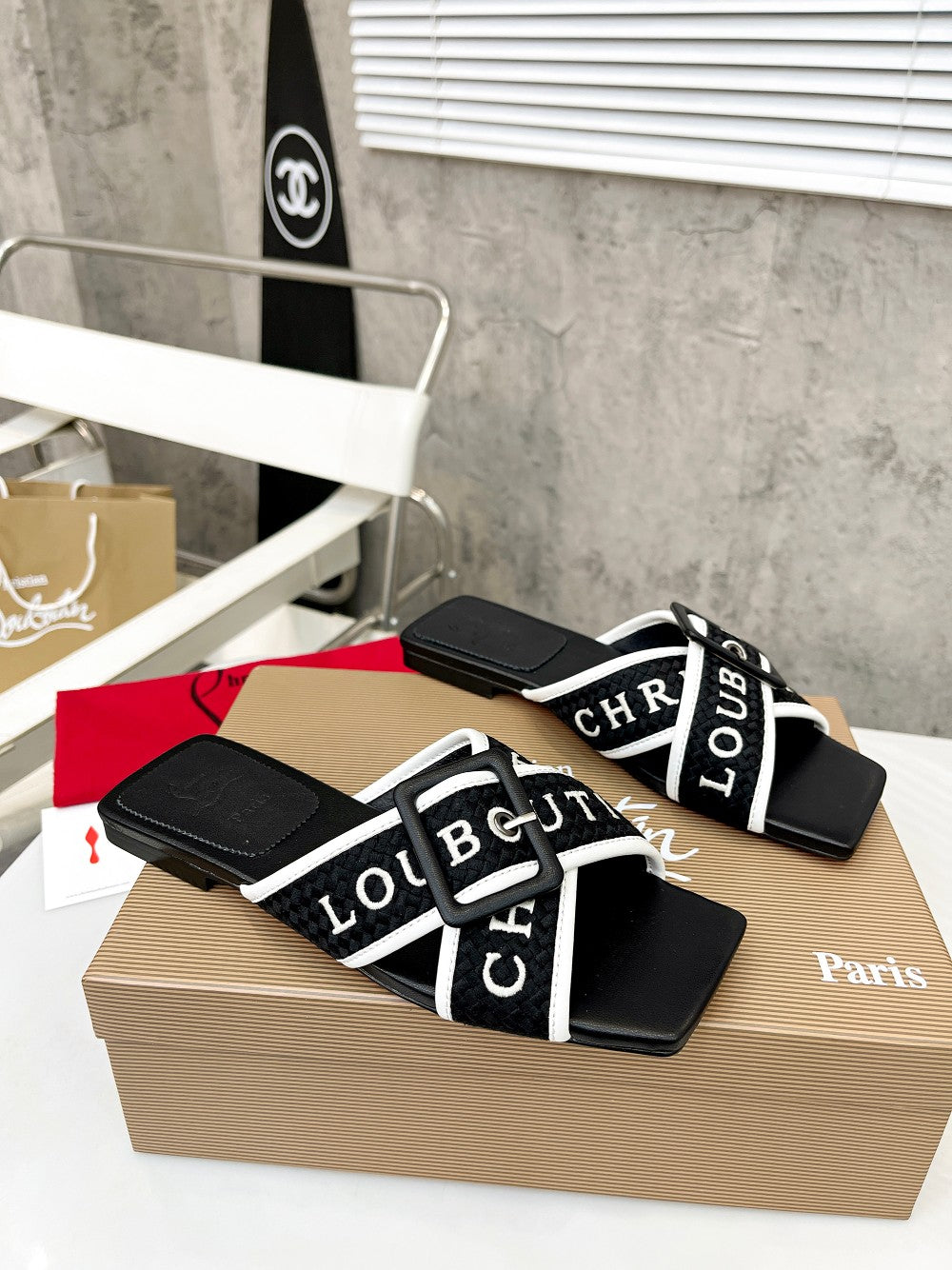 J4A43ZDE Stylish leather Slippers