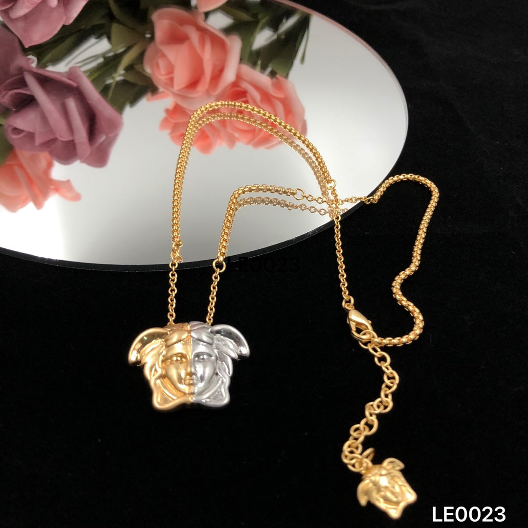 175RV49XDE Stylish Necklaces