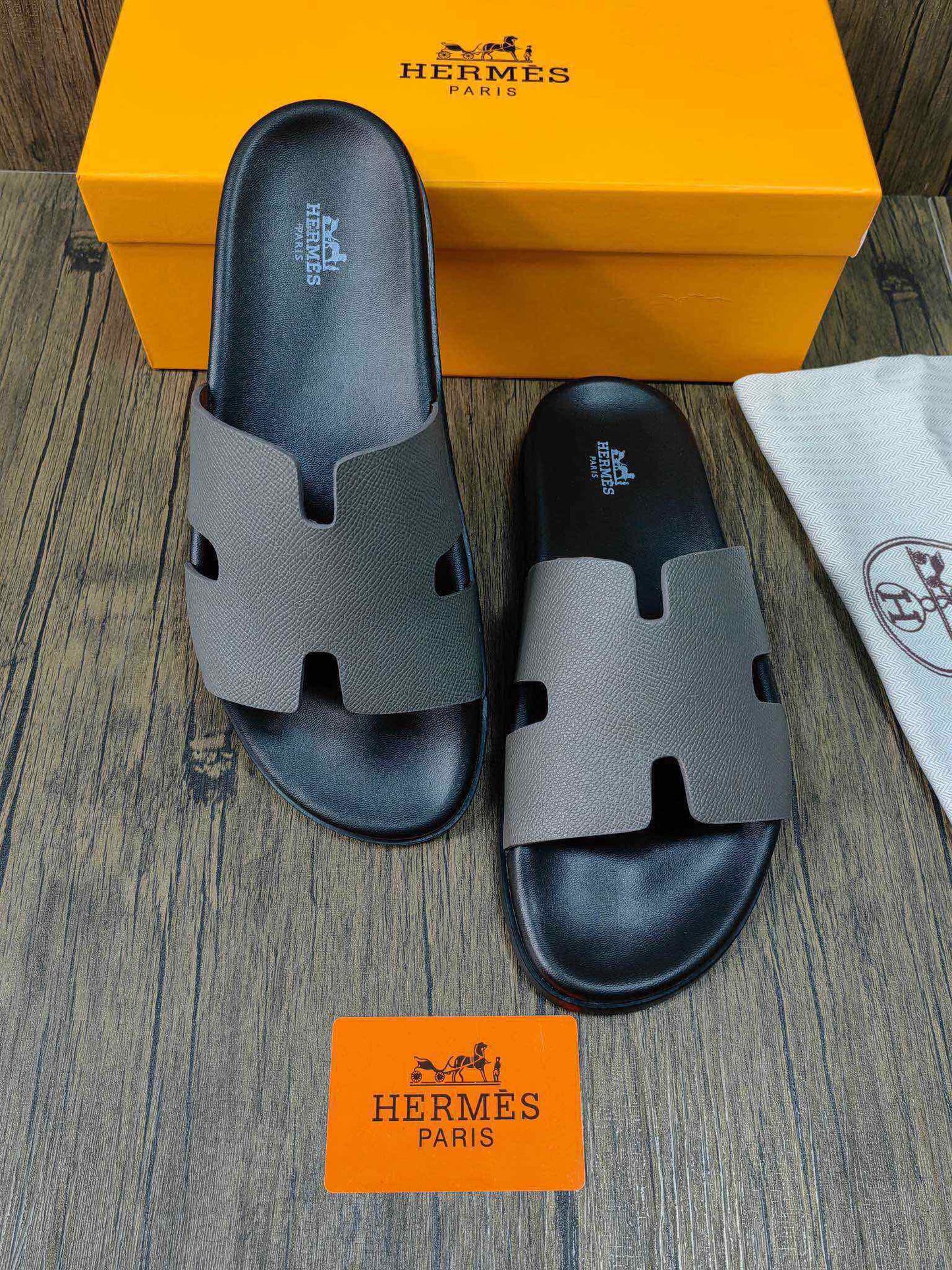 5YH60ZDE Stylish Slippers