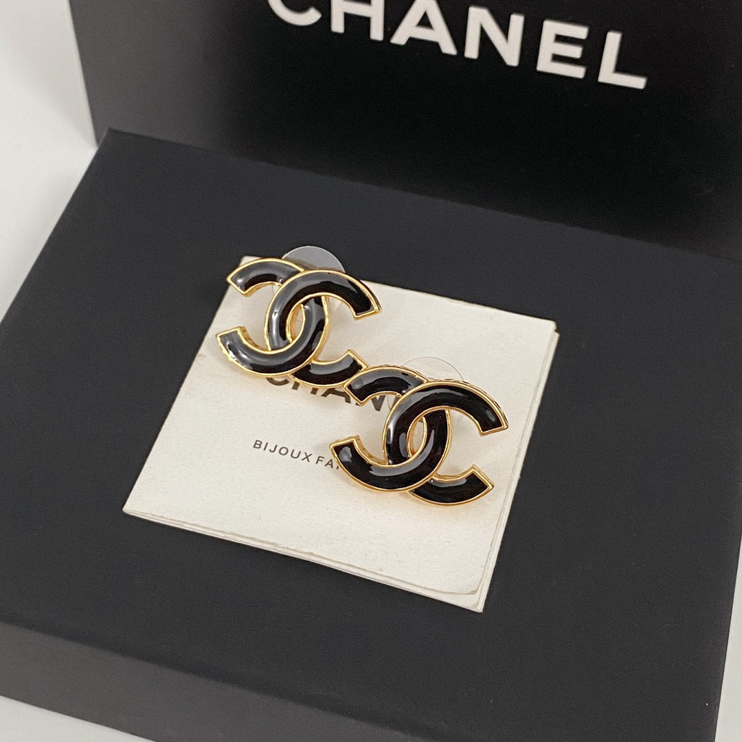 14C504EDE Stylish Earrings