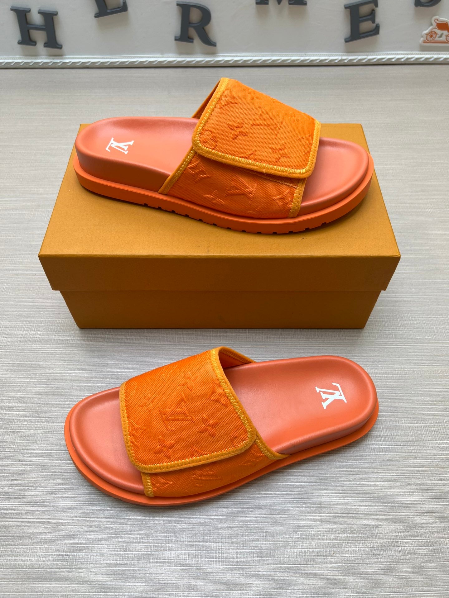 54E14ZDE Stylish slippers