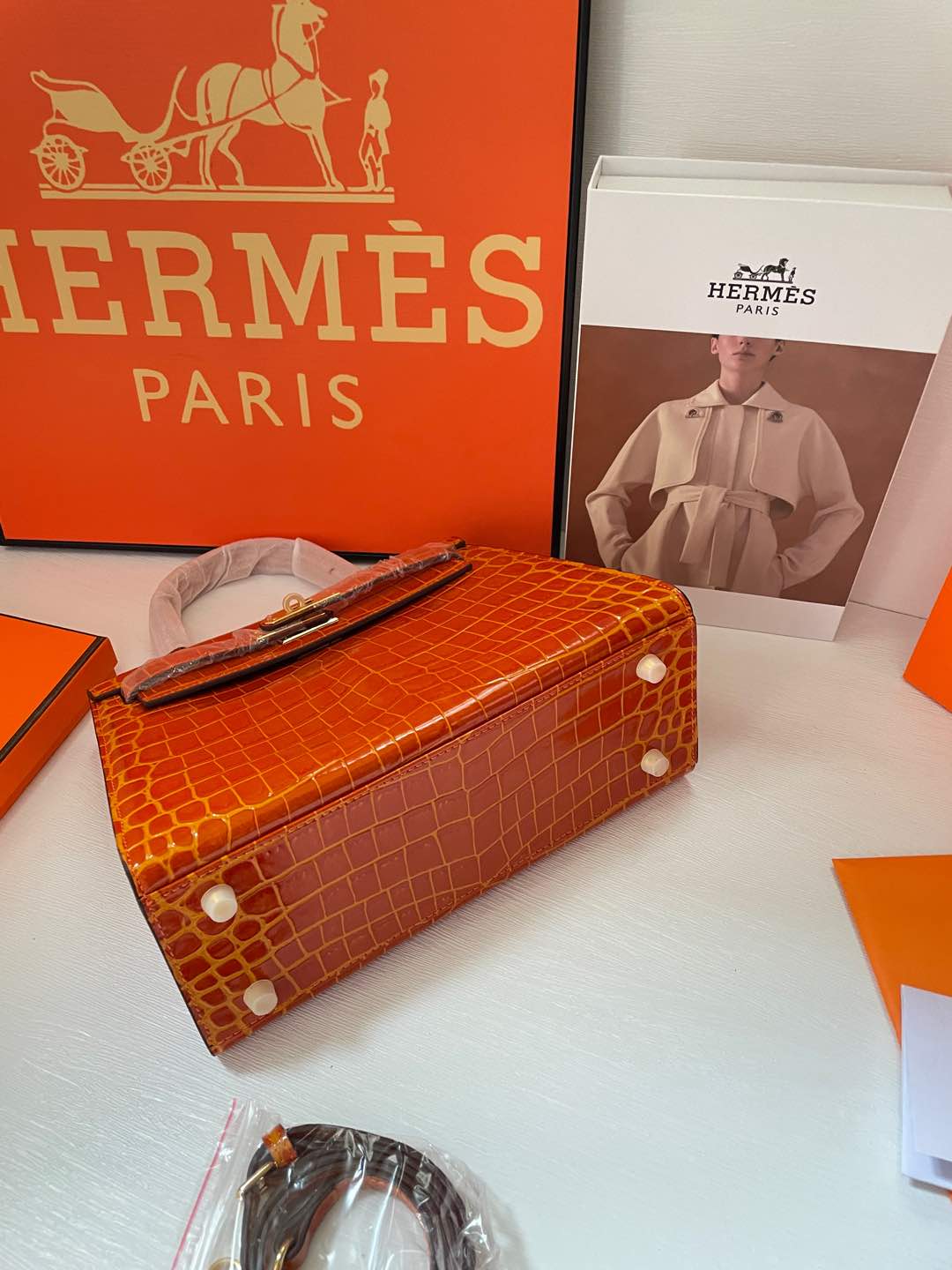 2WH28BDE Stylish leather bag