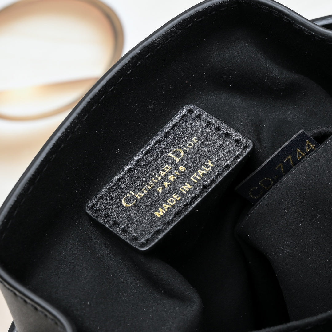 2XD370BDE Stylish leather bag 