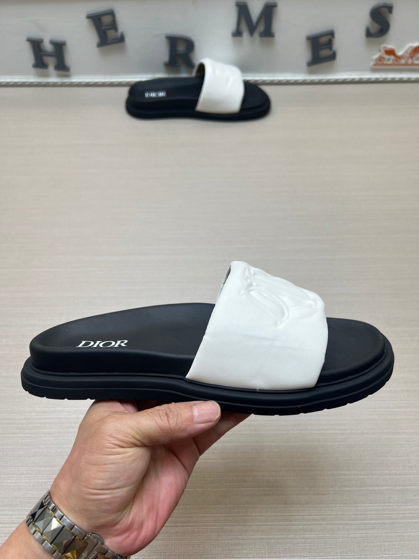 54D167ZDE Stylish leather slippers