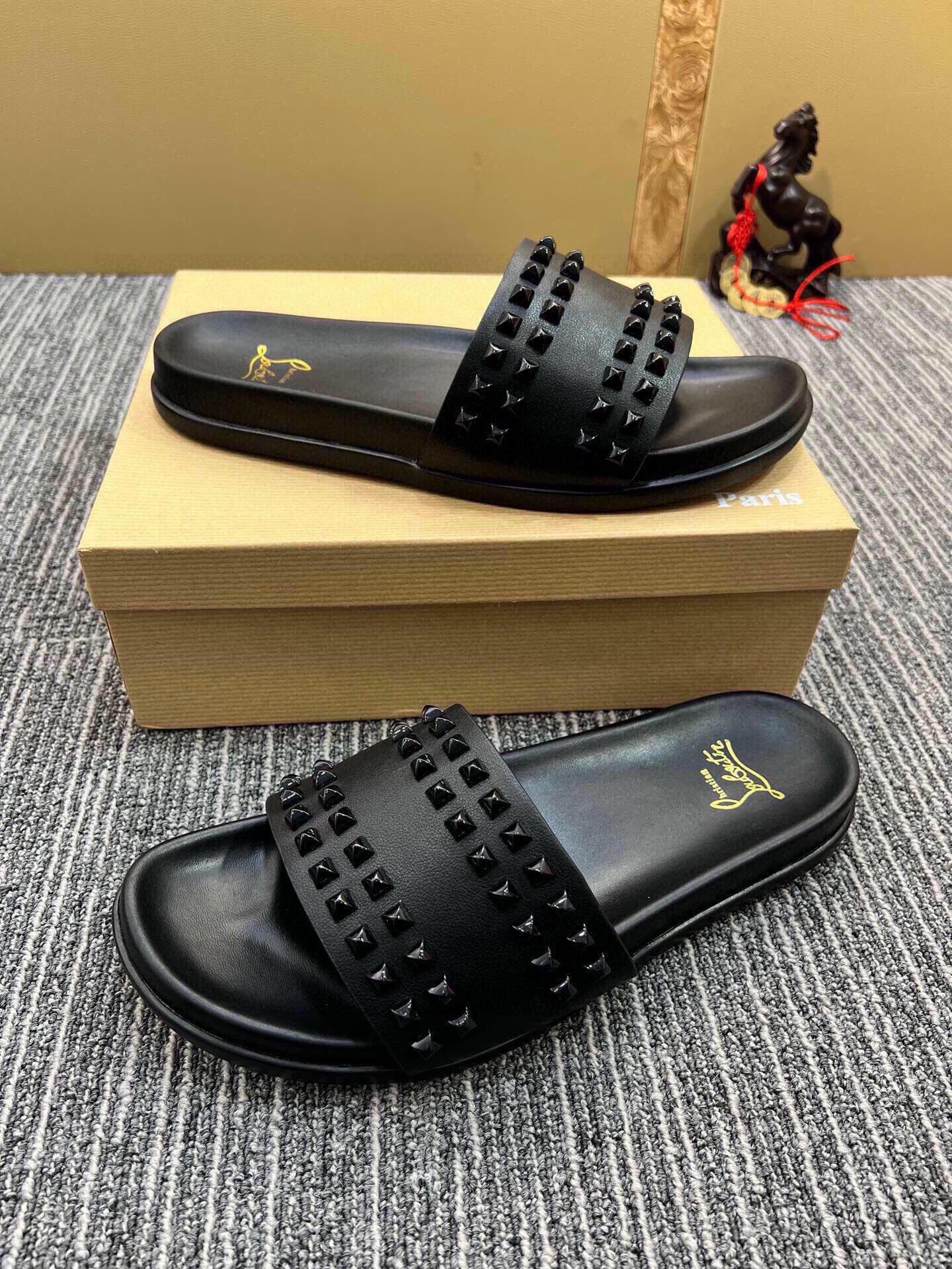 54A126ZDE Stylish slippers