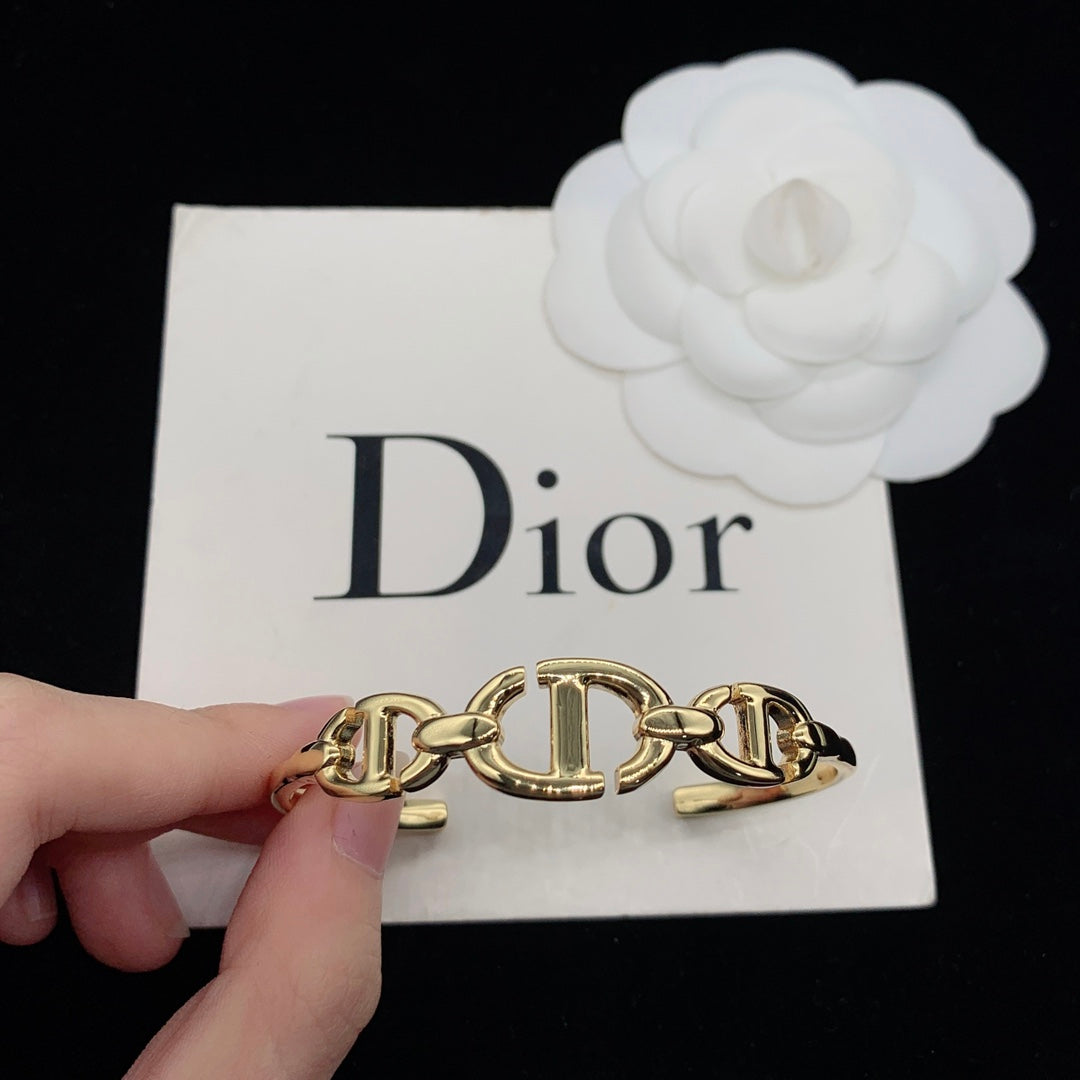 1YD465KDE Stylish Bracelets