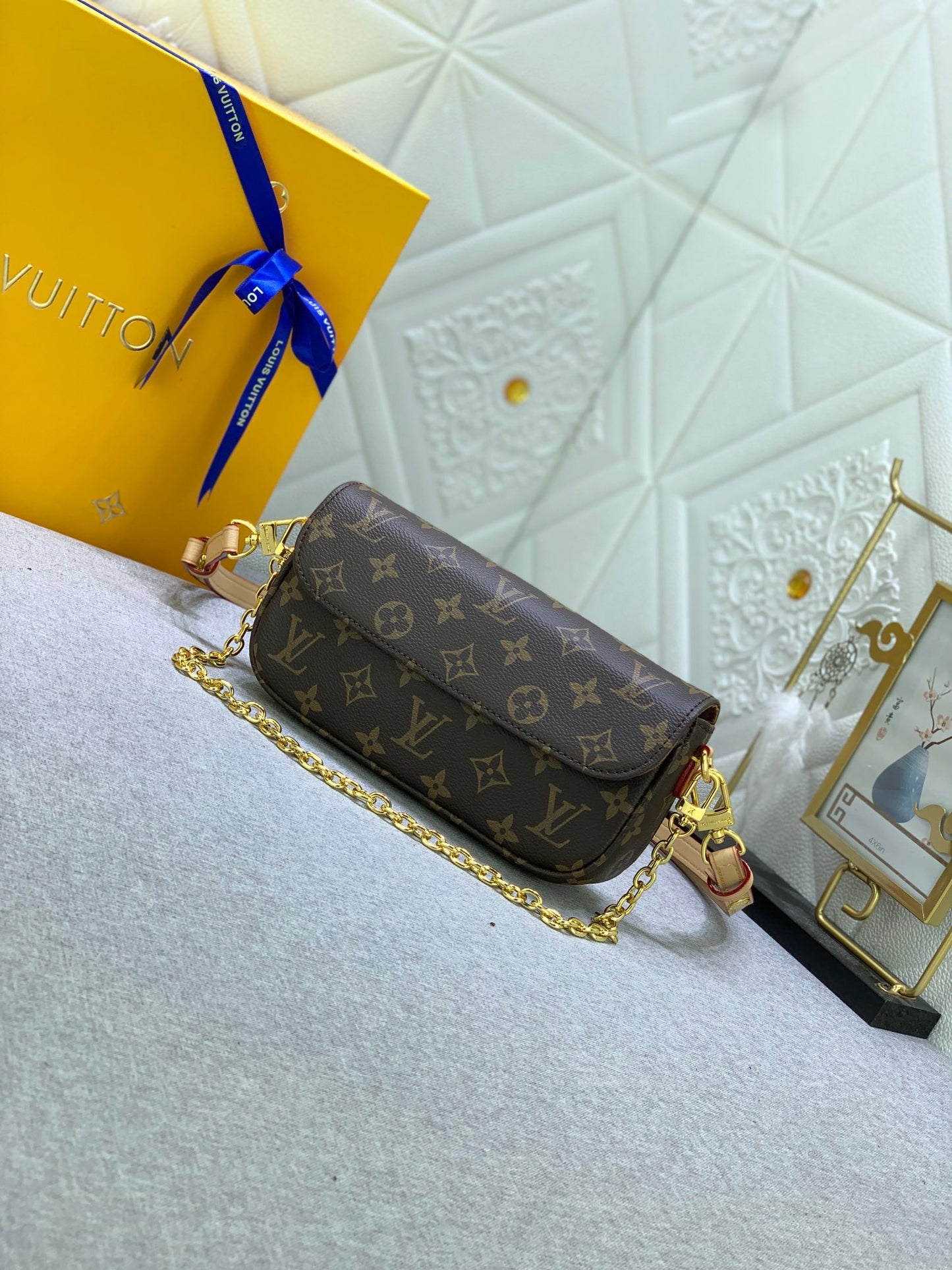 1XE64BDE Stylish leather bag 