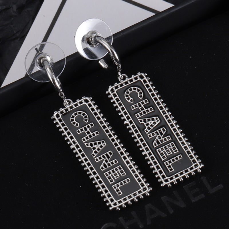 1YC420EDE Stylish Earrings