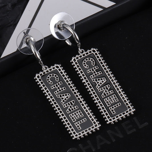 1YC420EDE Stylish Earrings