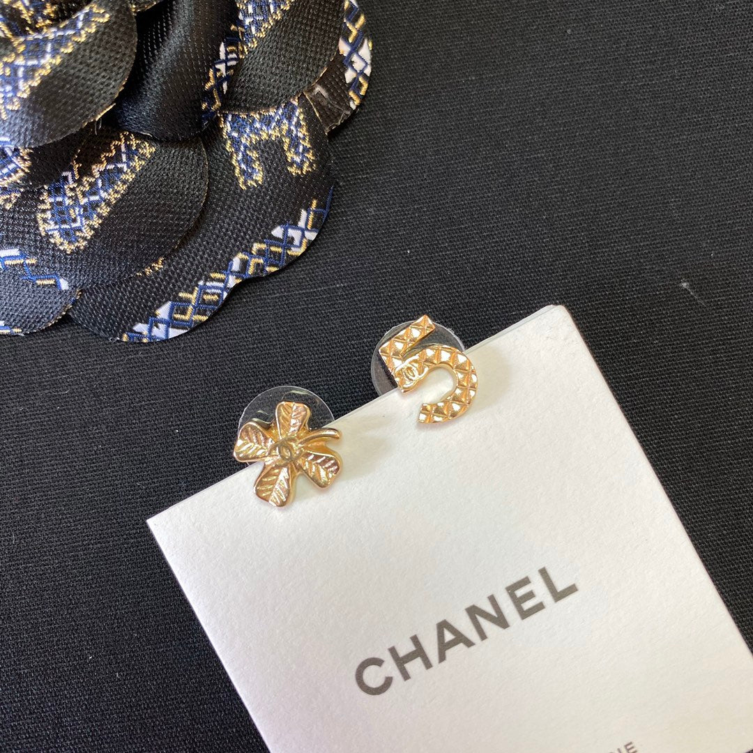 14C257EDE Stylish Earrings