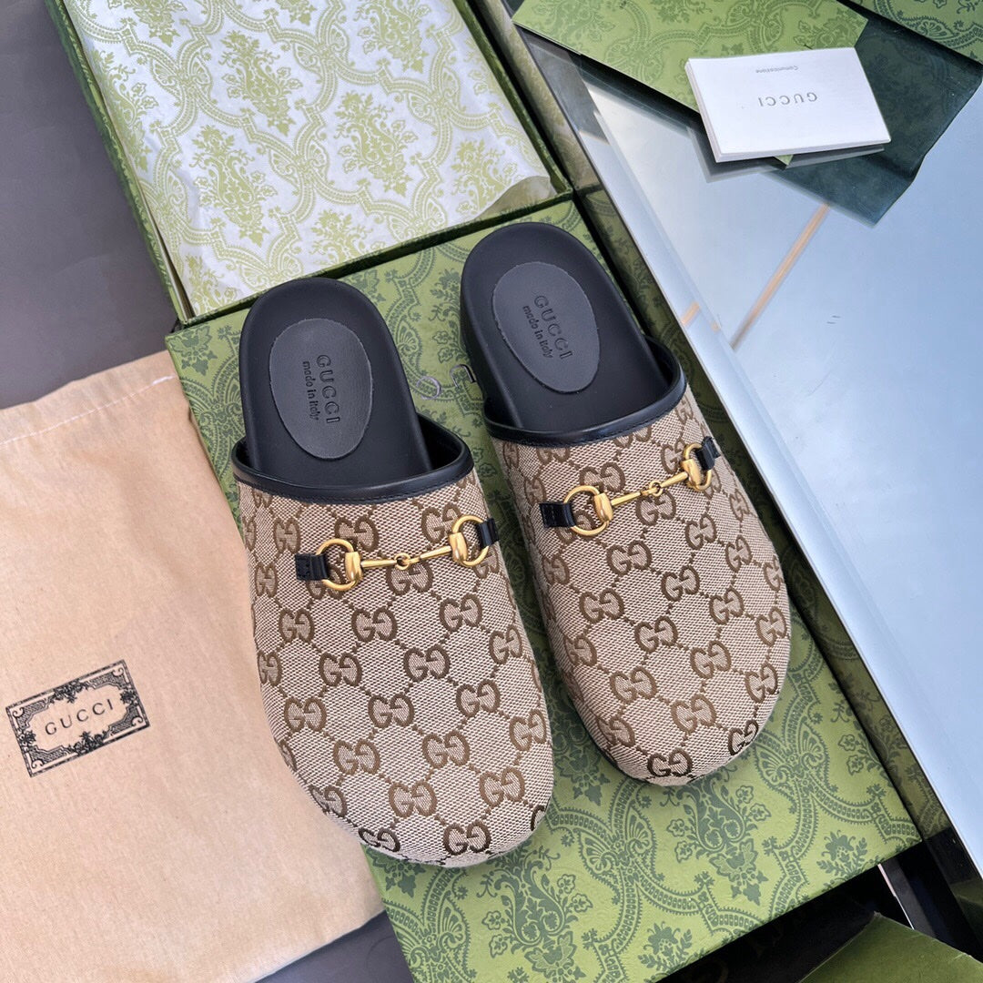 2YB26ZDE Stylish Slippers