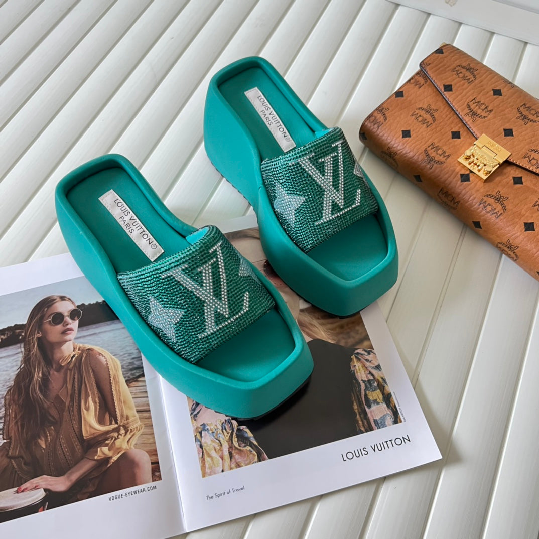 14E90ZDE Stylish Slippers