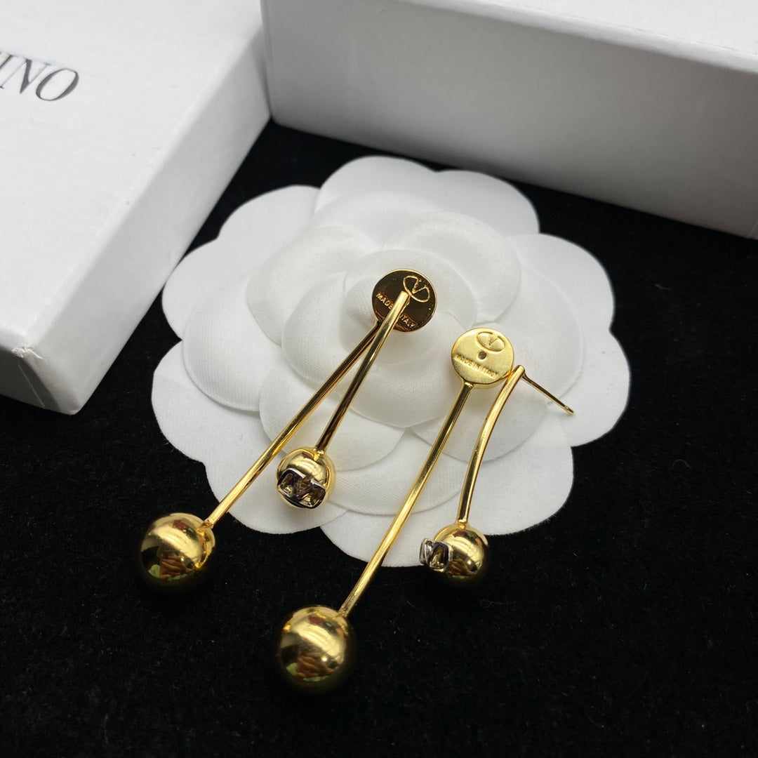 1YVL234EDE Stylish Earrings