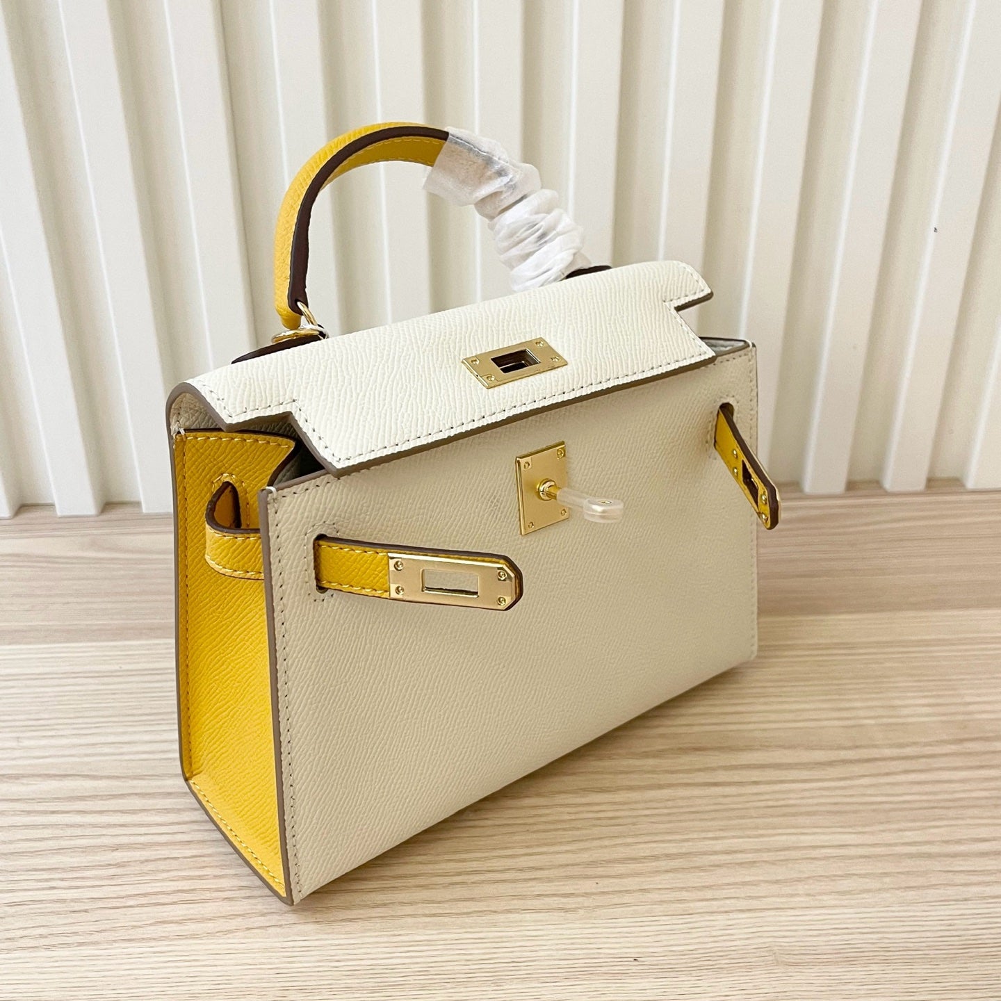 2WH25BDE Stylish leather bag