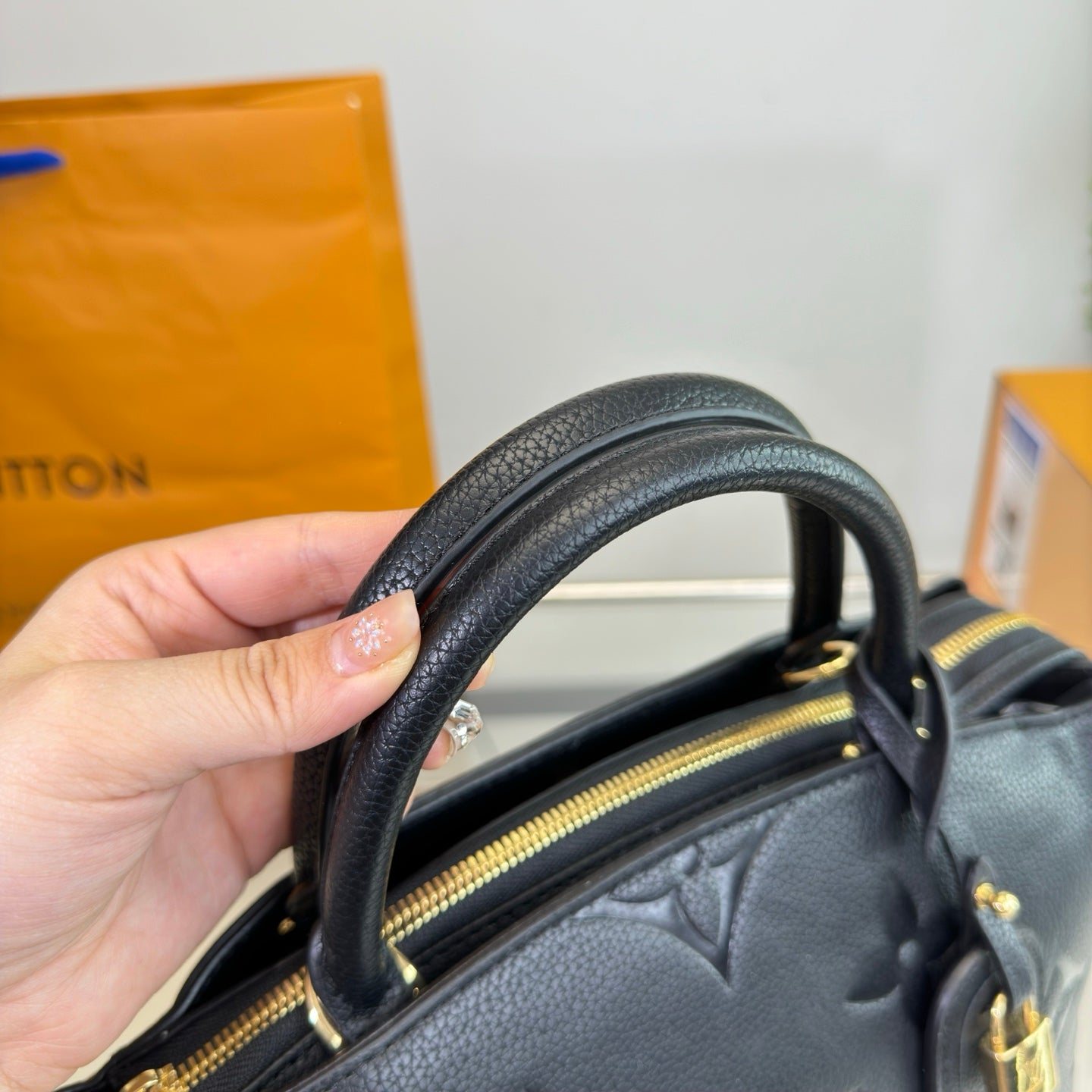 6EX15BDE Stylish leather bag