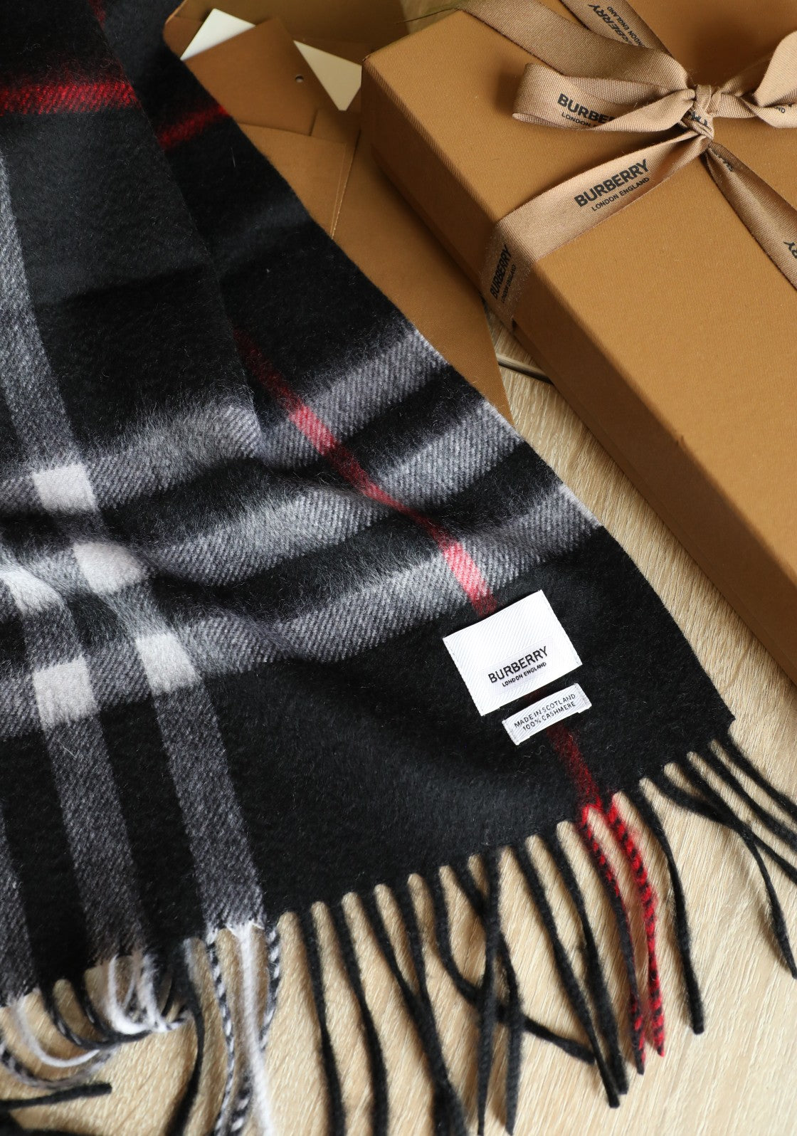 185ZR3WDE Stylish Winter Scarves