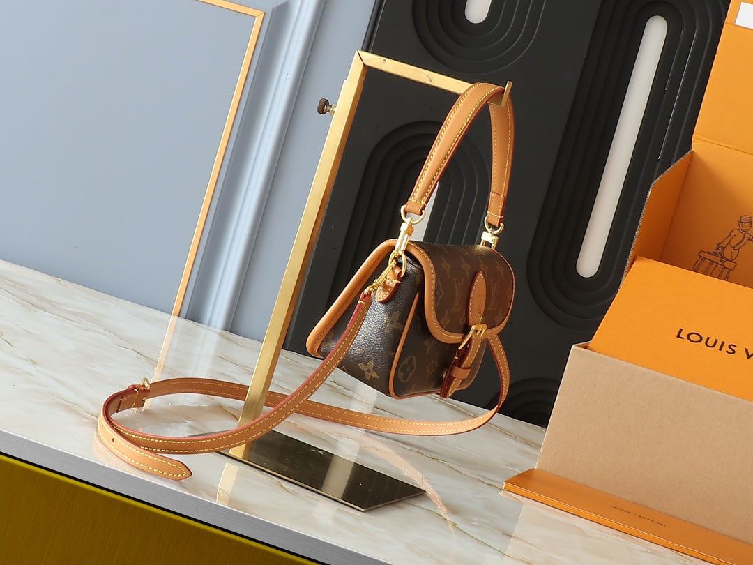 15XE5BDE Stylish leather bag