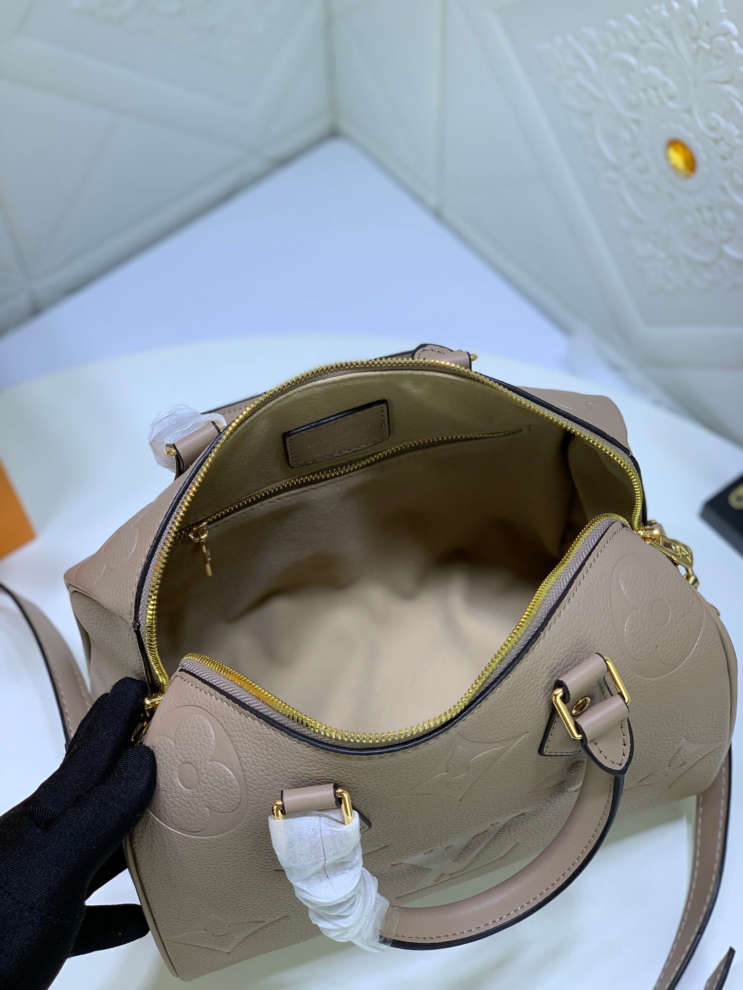 2XE138BDE Stylish leather bag 